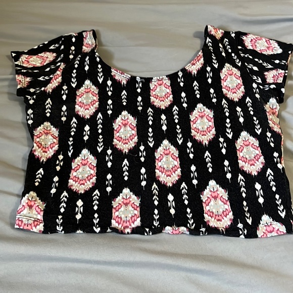 Garage crop top - Picture 2 of 3